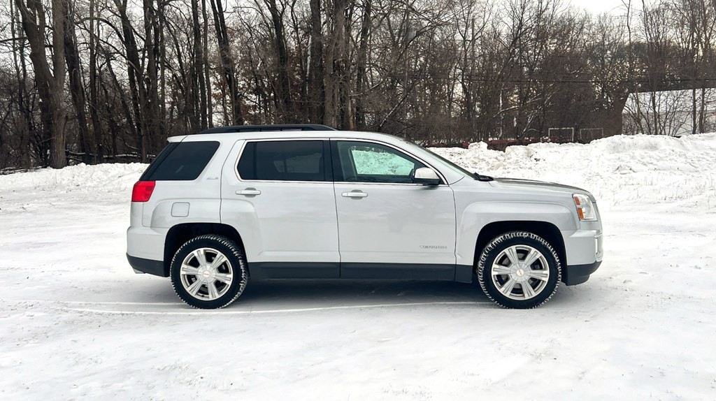 2017 GMC Terrain Image 2