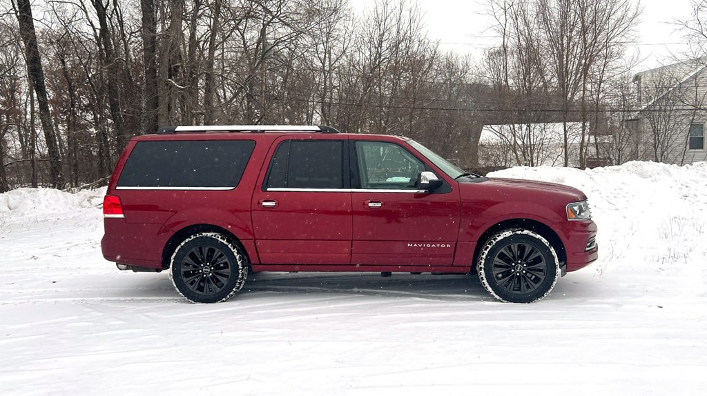 2015 Lincoln Navigator Image 2