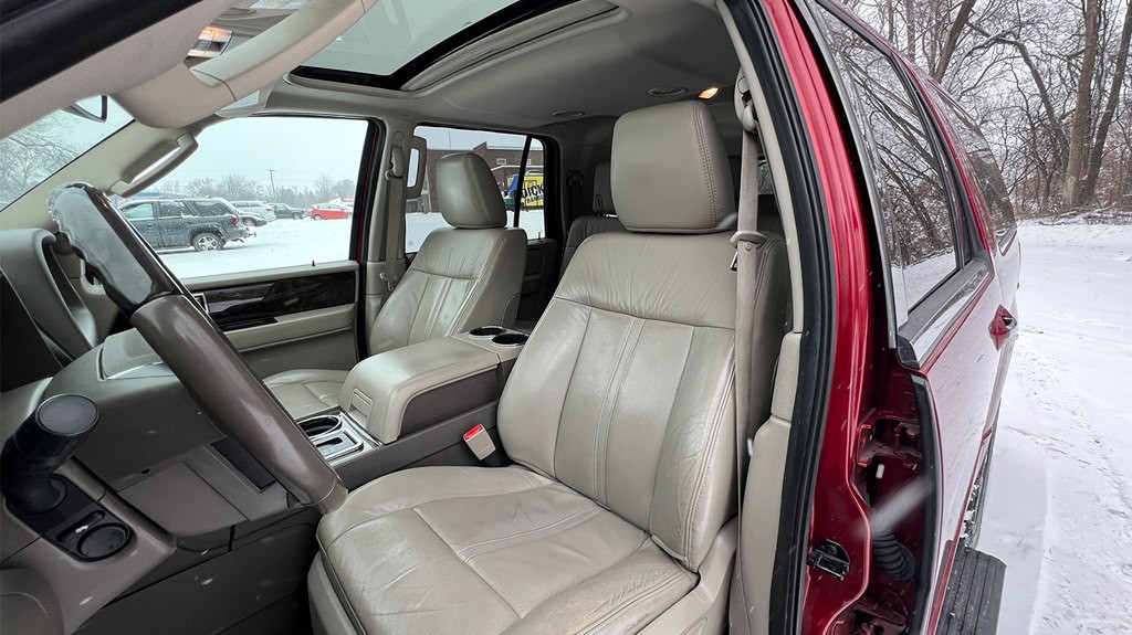 2015 Lincoln Navigator Image 9