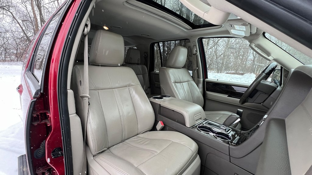 2015 Lincoln Navigator Image 24