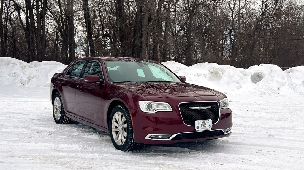 2017 Chrysler 300 Image 1