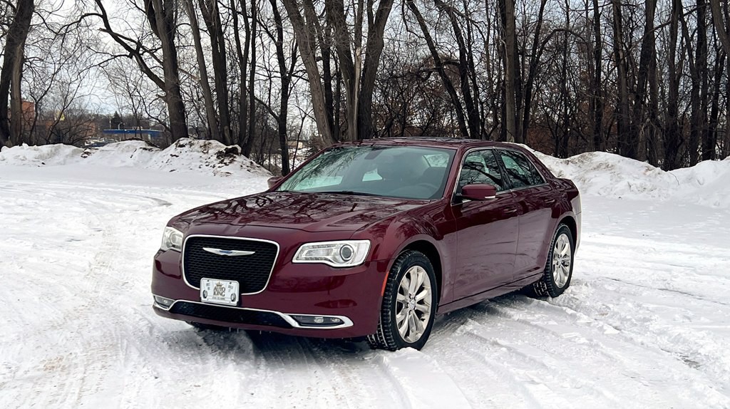 2017 Chrysler 300 Image 7