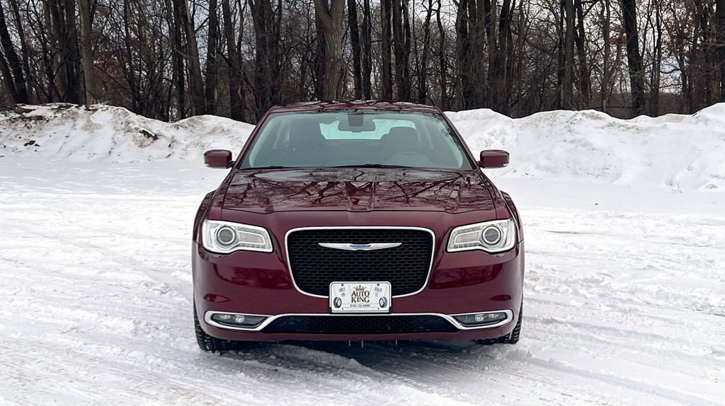 2017 Chrysler 300 Image 8