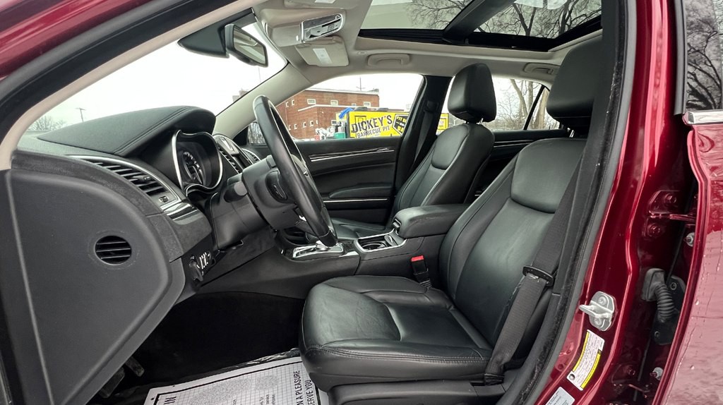 2017 Chrysler 300 Image 10