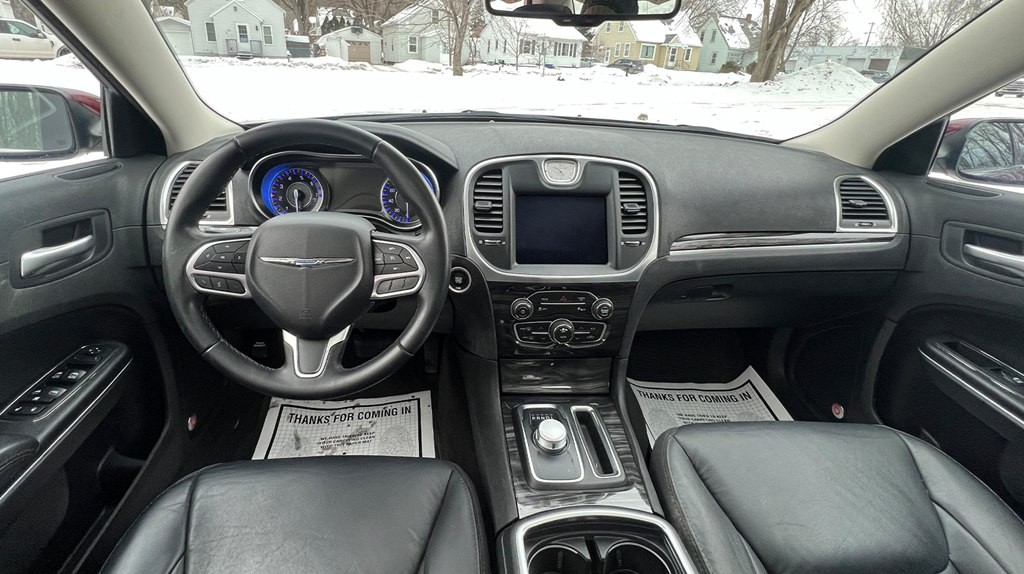 2017 Chrysler 300 Image 11