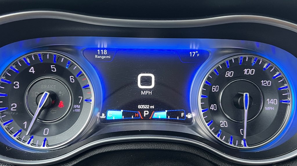 2017 Chrysler 300 Image 12