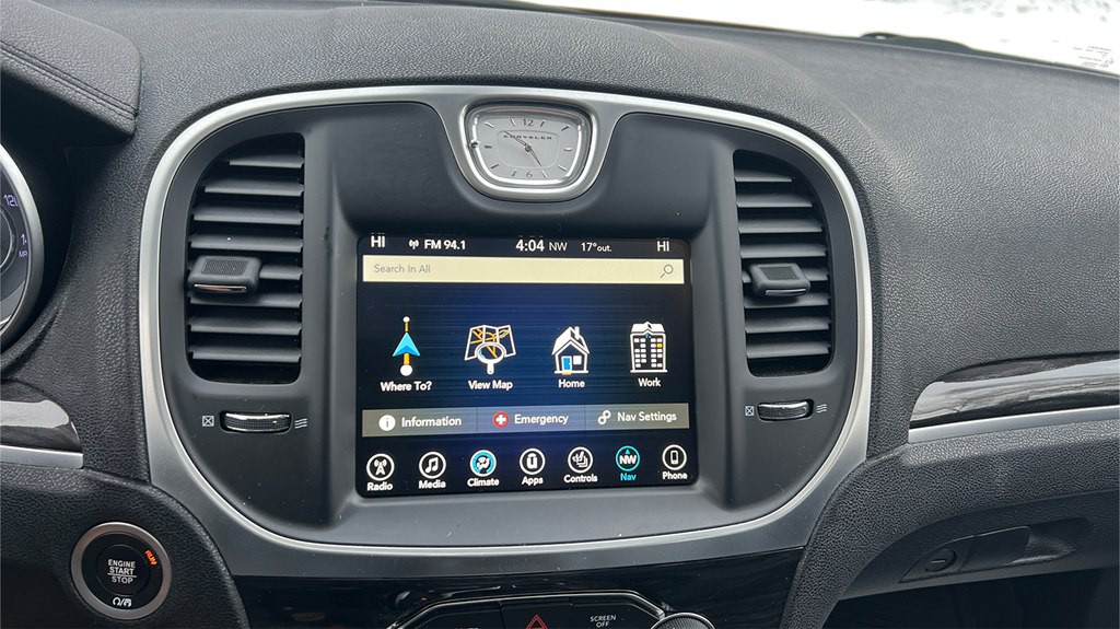 2017 Chrysler 300 Image 15