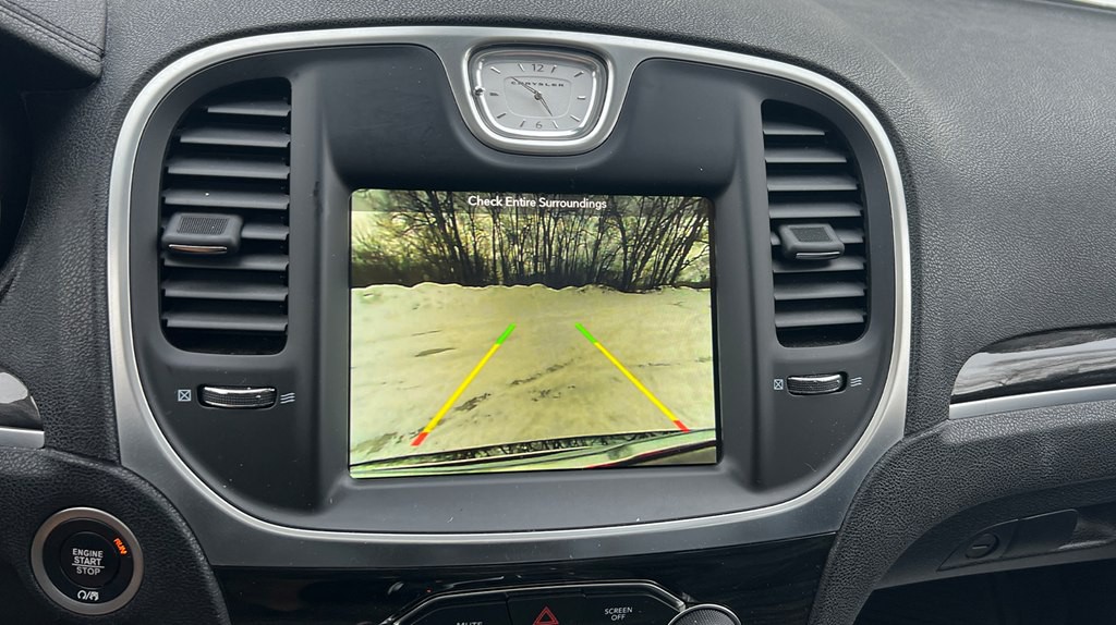 2017 Chrysler 300 Image 18