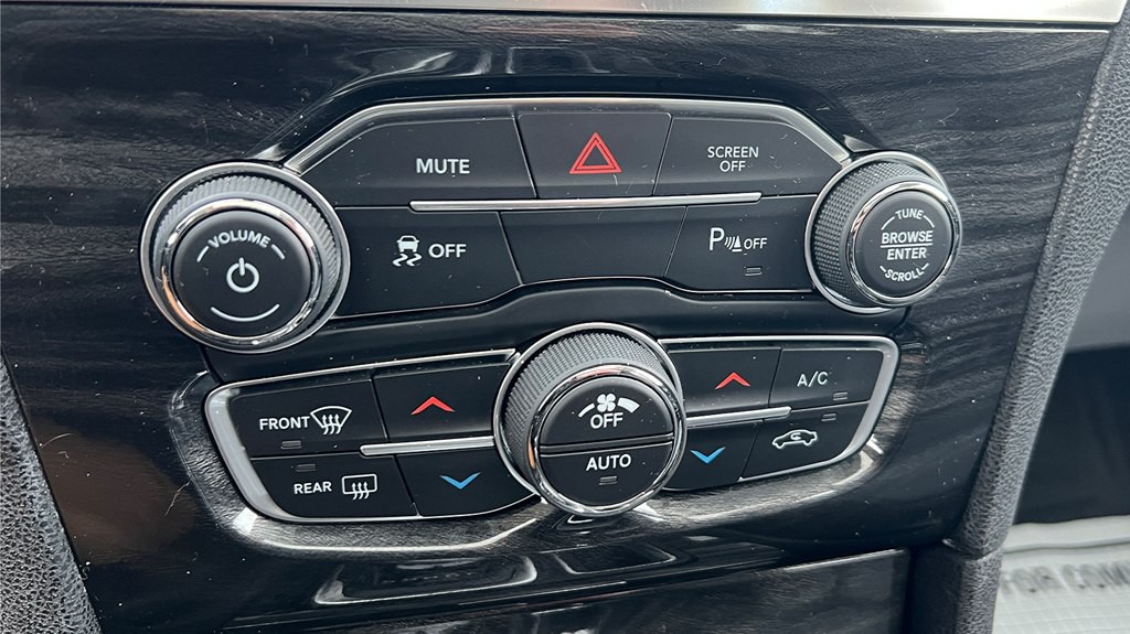 2017 Chrysler 300 Image 19