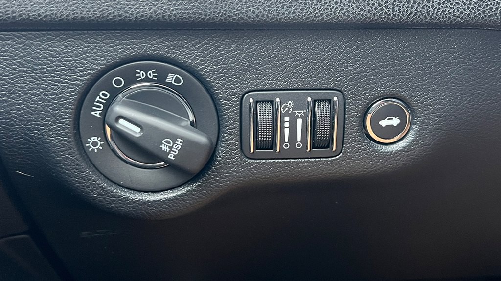 2017 Chrysler 300 Image 21