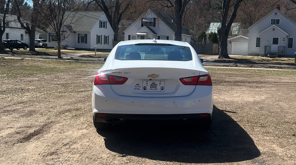 2016 Chevrolet Malibu Image 4