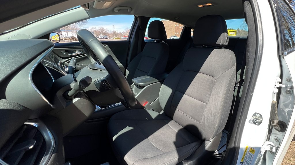 2016 Chevrolet Malibu Image 9