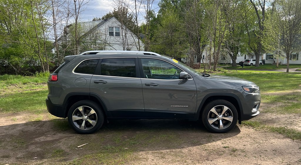 2019 Jeep Cherokee Image 2