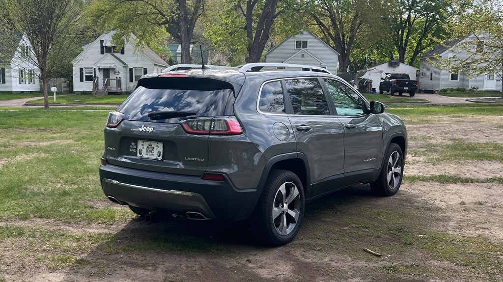 2019 Jeep Cherokee Image 3
