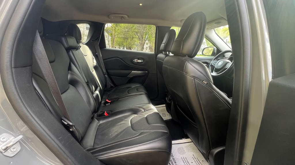 2019 Jeep Cherokee Image 19