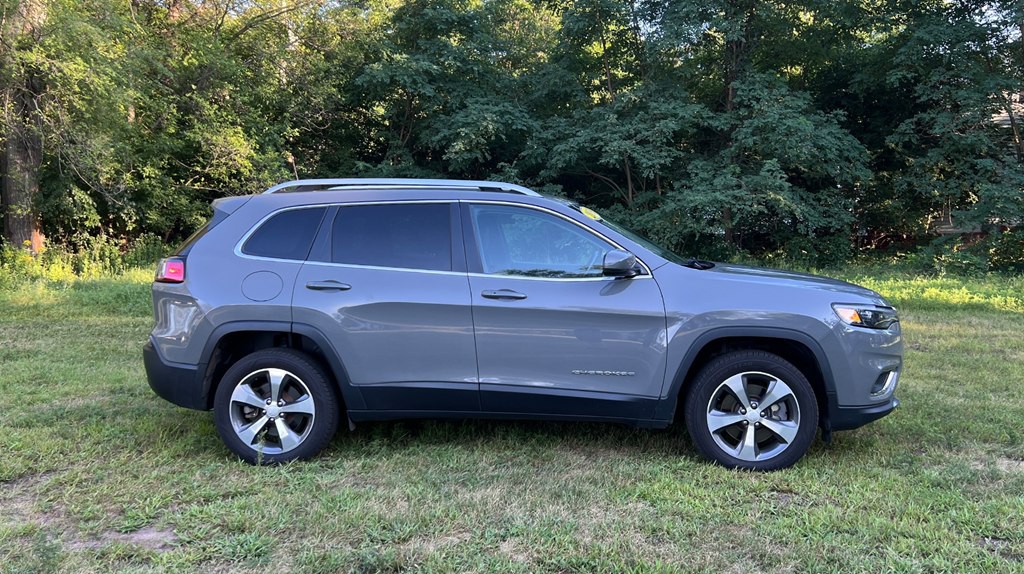 2019 Jeep Cherokee Image 2
