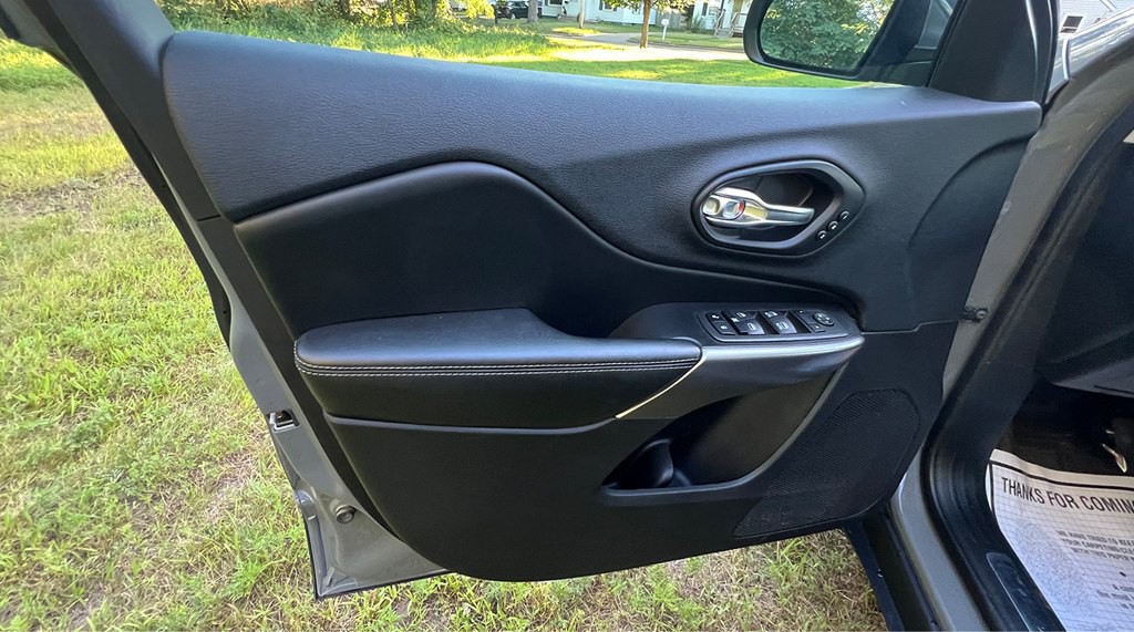 2019 Jeep Cherokee Image 19
