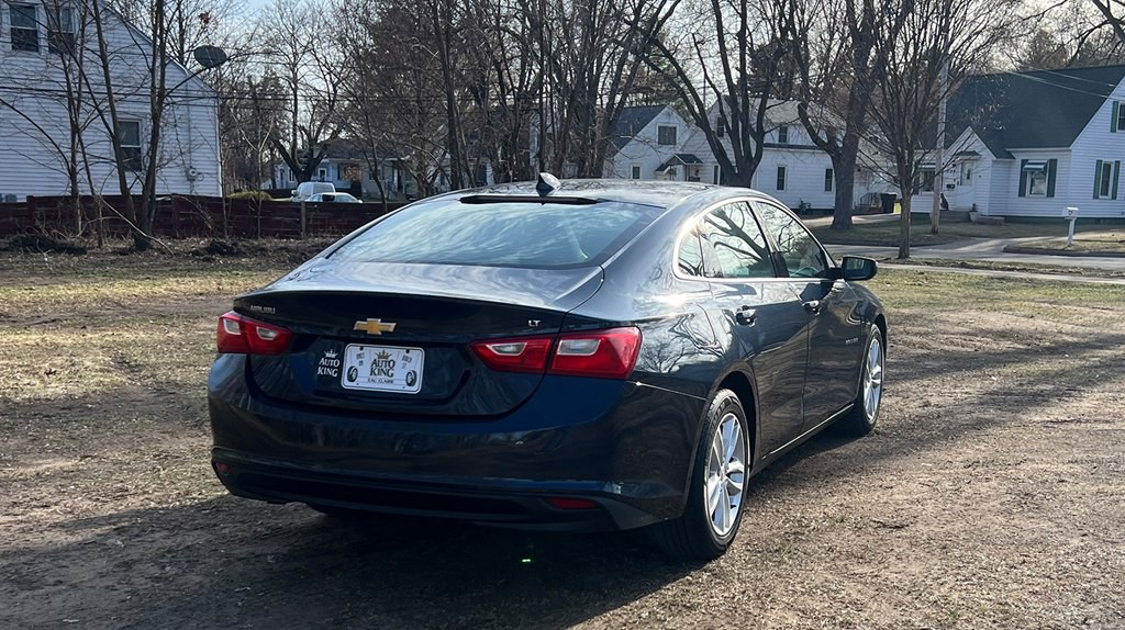 2017 Chevrolet Malibu Image 3