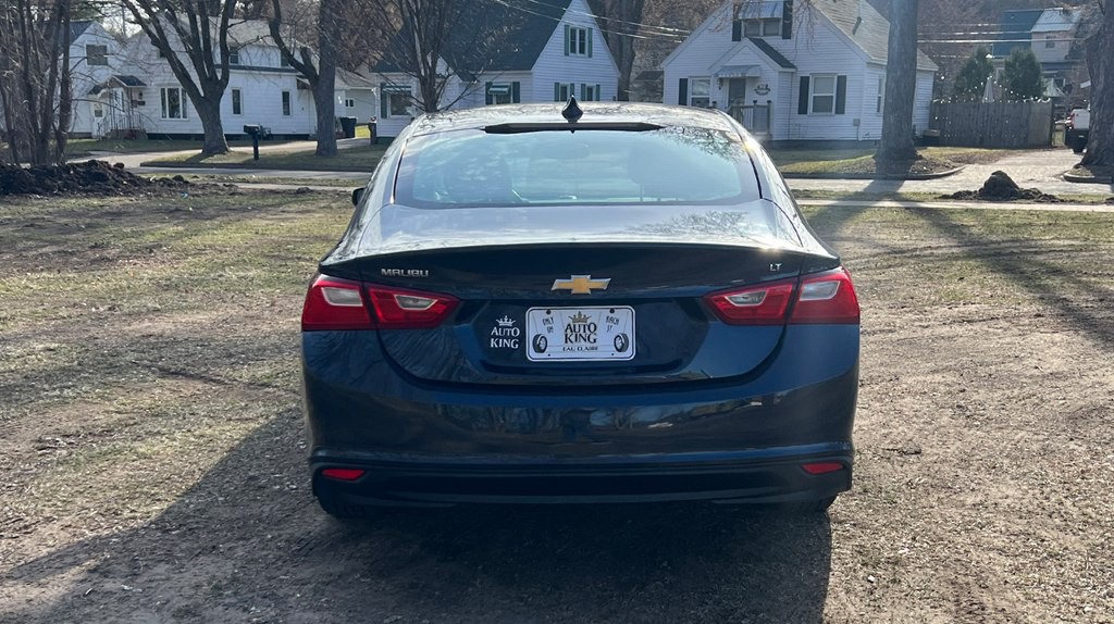 2017 Chevrolet Malibu Image 4