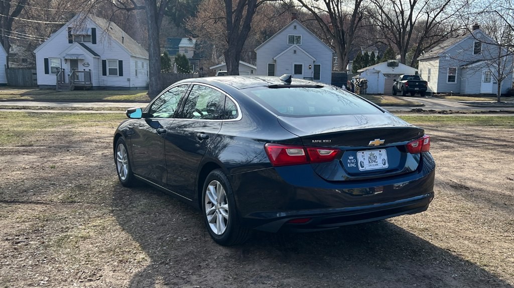 2017 Chevrolet Malibu Image 5