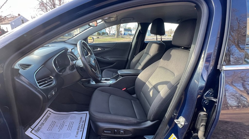 2017 Chevrolet Malibu Image 10