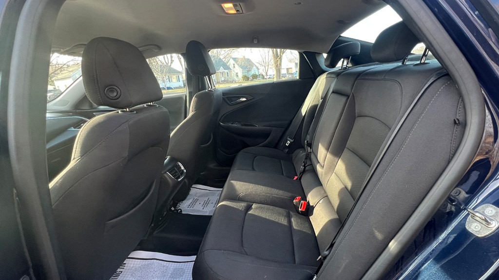 2017 Chevrolet Malibu Image 22