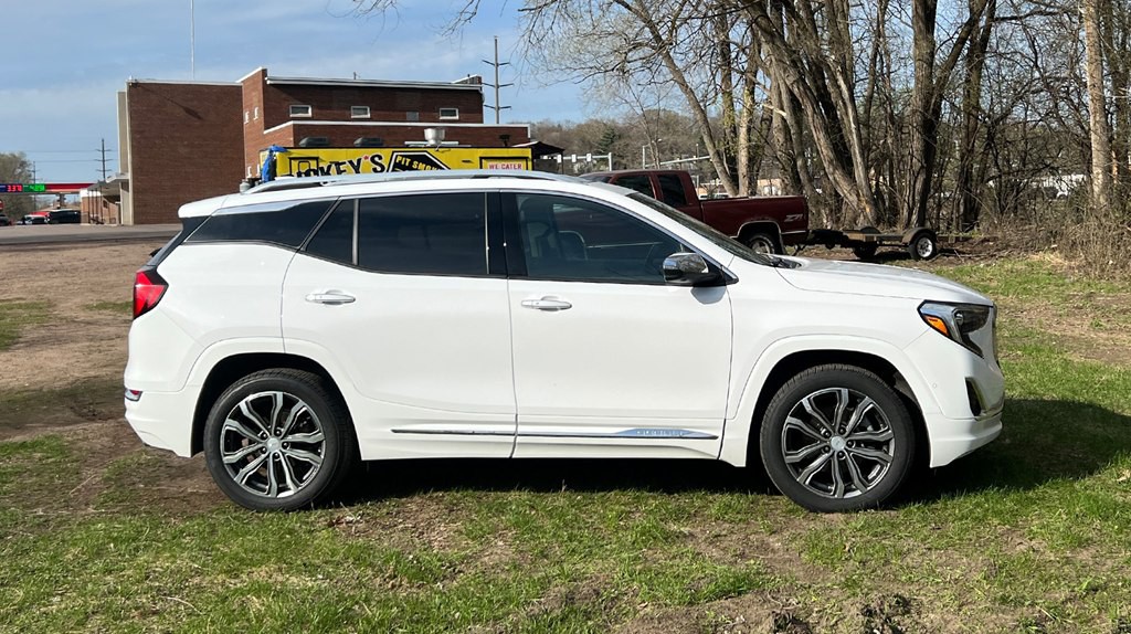 2020 GMC Terrain Image 2