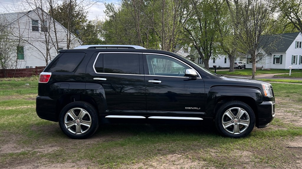 2016 GMC Terrain Image 2