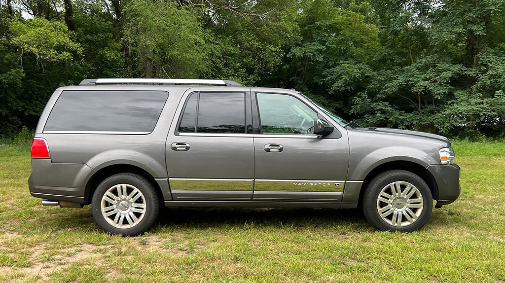 2013 Lincoln Navigator Image 2