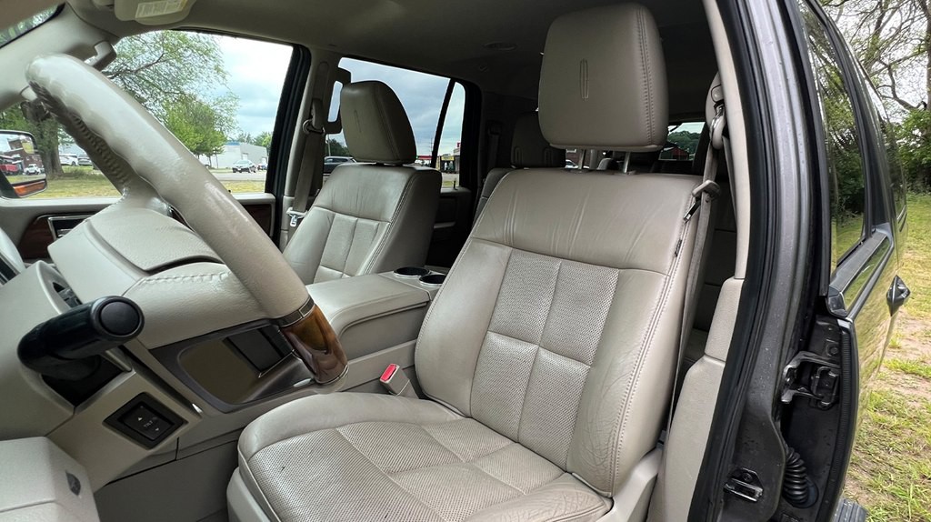 2013 Lincoln Navigator Image 9