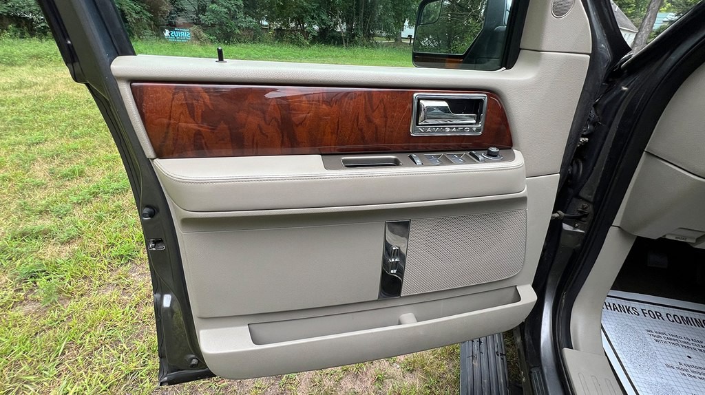 2013 Lincoln Navigator Image 16