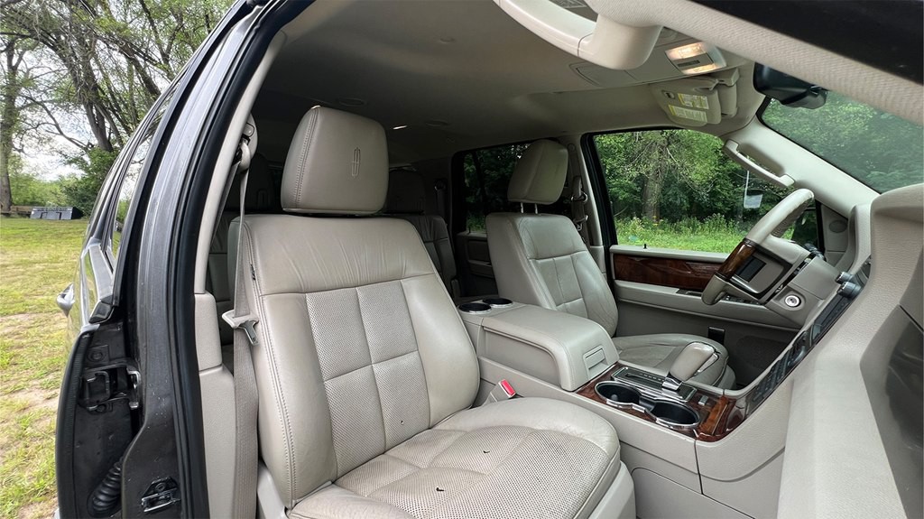 2013 Lincoln Navigator Image 18