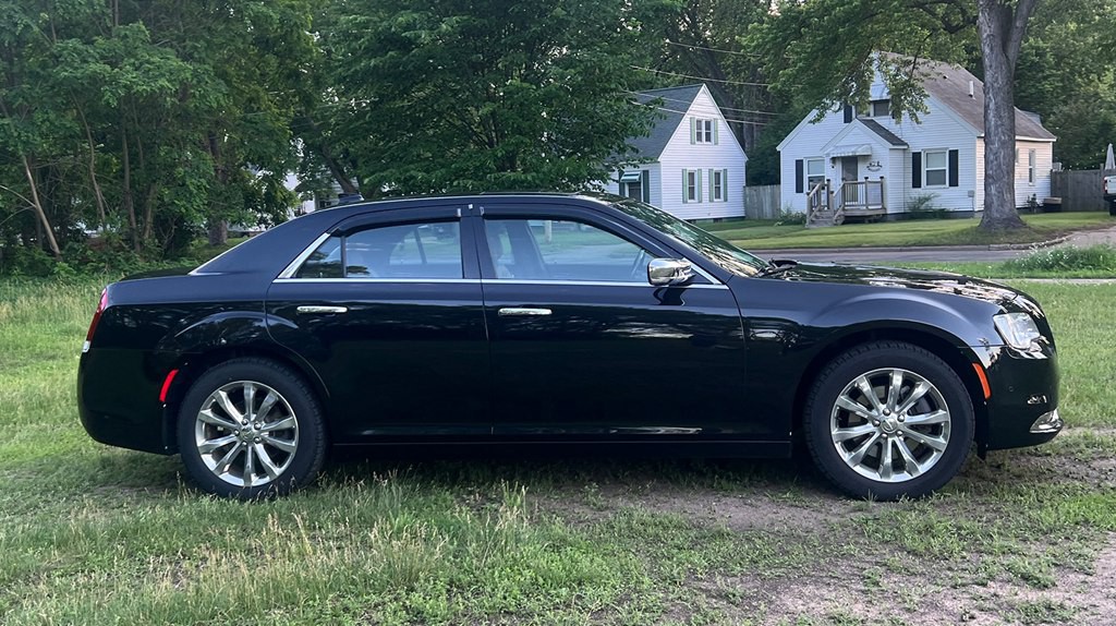2020 Chrysler 300 Image 2