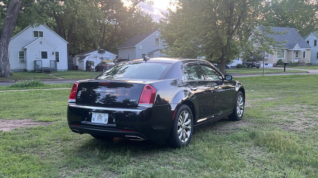 2020 Chrysler 300 Image 3