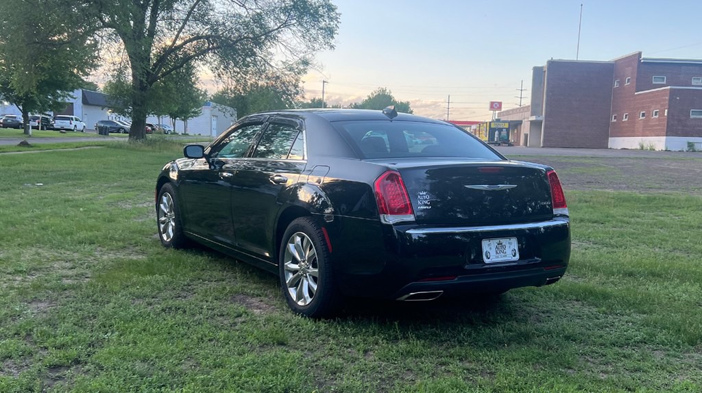 2020 Chrysler 300 Image 5