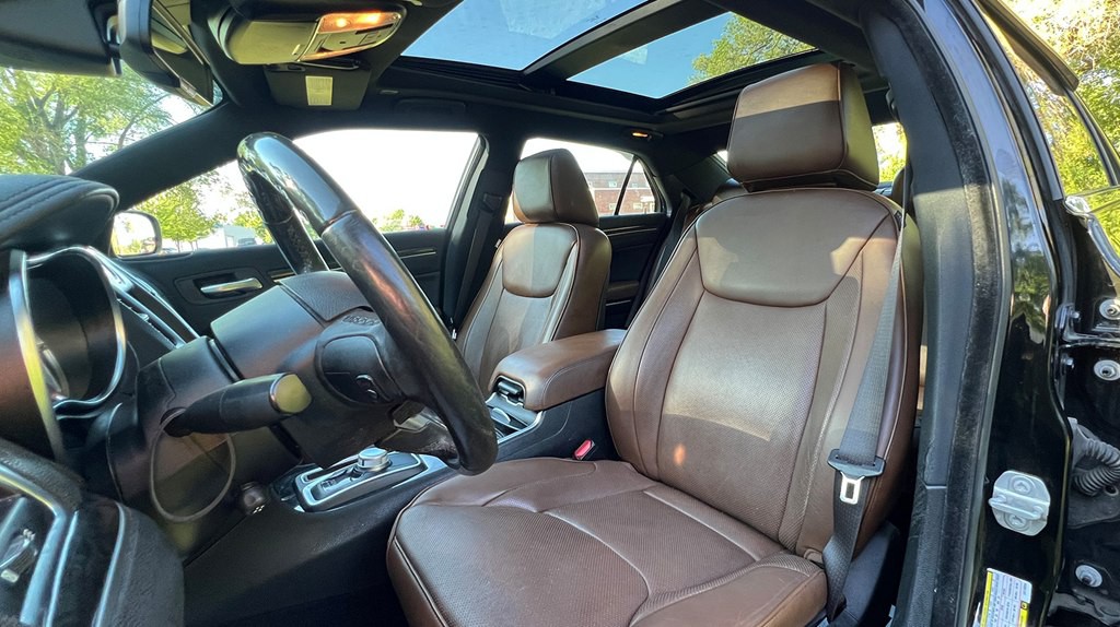 2020 Chrysler 300 Image 9