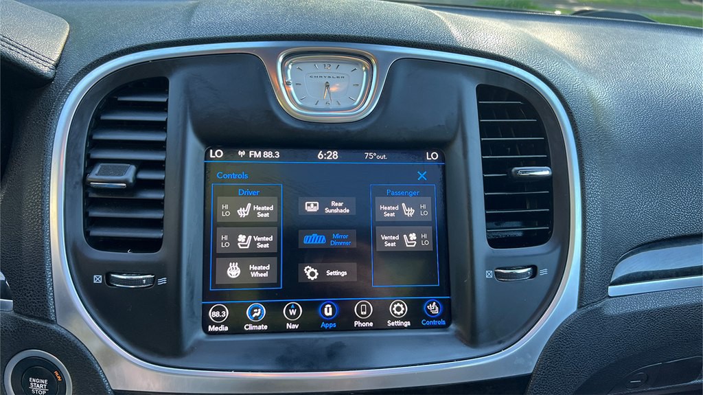 2020 Chrysler 300 Image 12