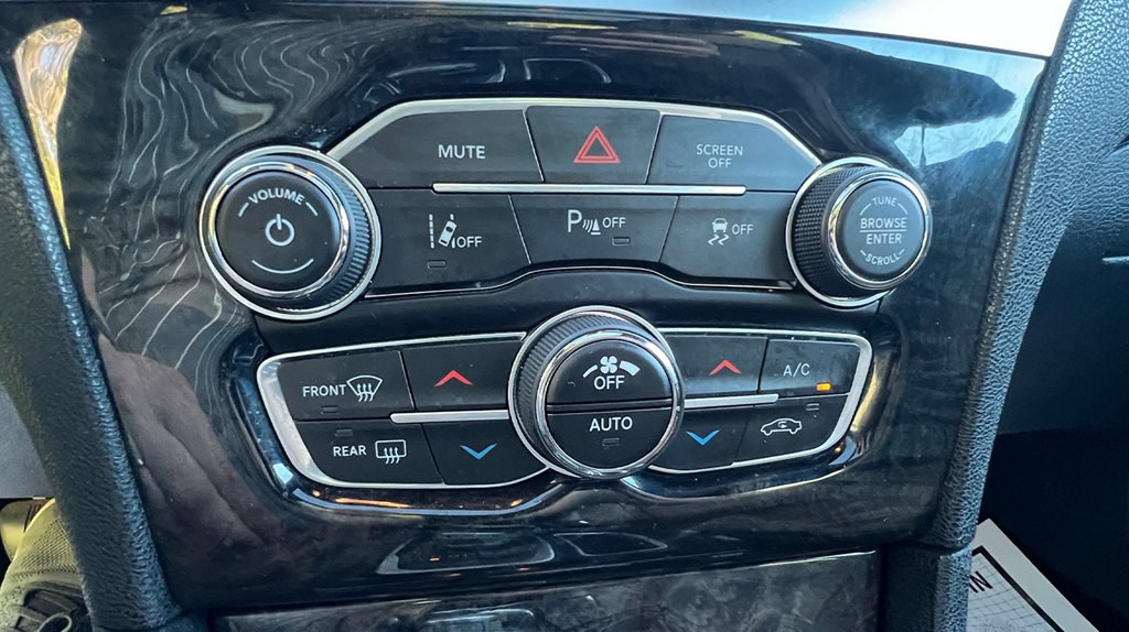 2020 Chrysler 300 Image 15