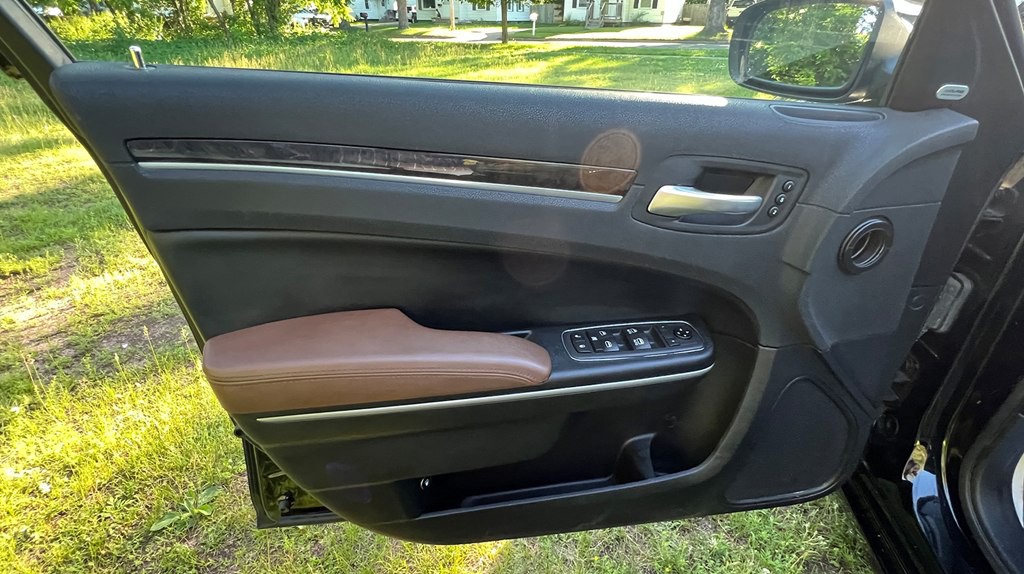 2020 Chrysler 300 Image 18