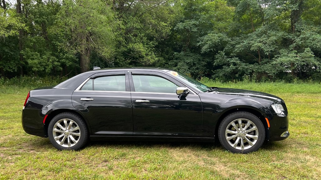 2020 Chrysler 300 Image 2