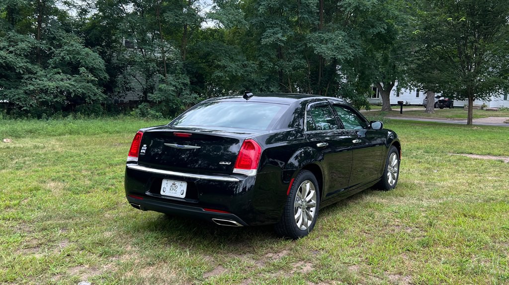 2020 Chrysler 300 Image 3