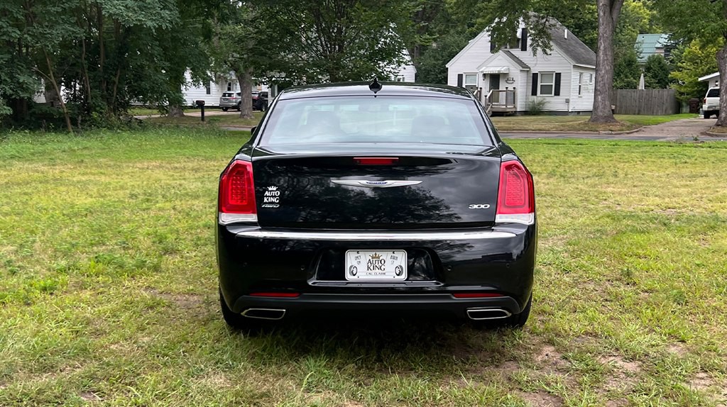 2020 Chrysler 300 Image 4