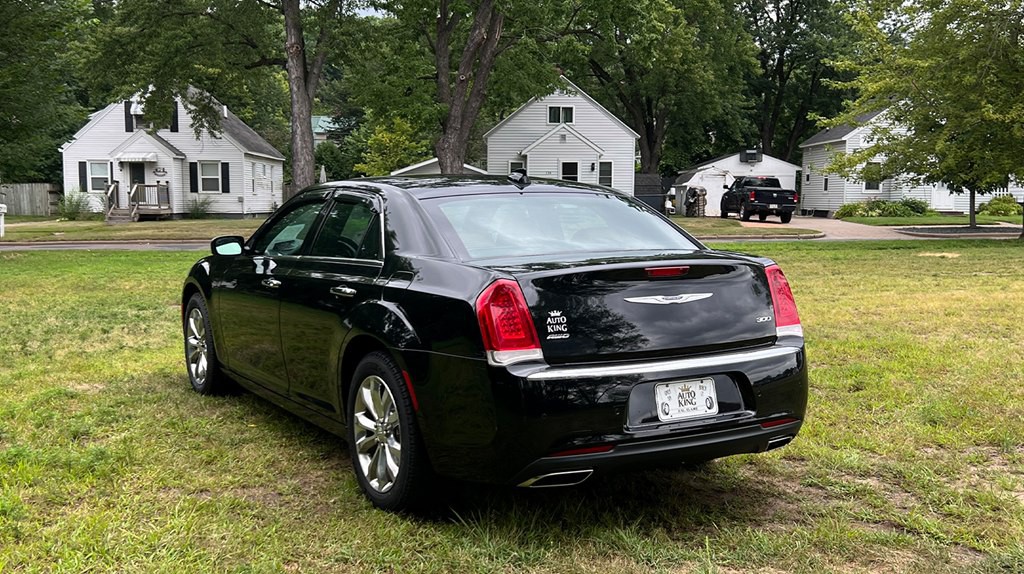 2020 Chrysler 300 Image 5