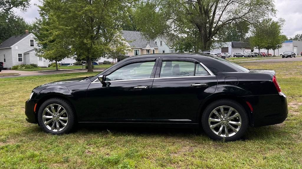 2020 Chrysler 300 Image 6