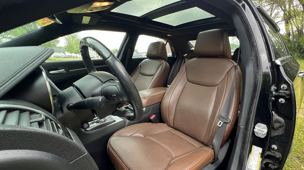 2020 Chrysler 300 Image 9