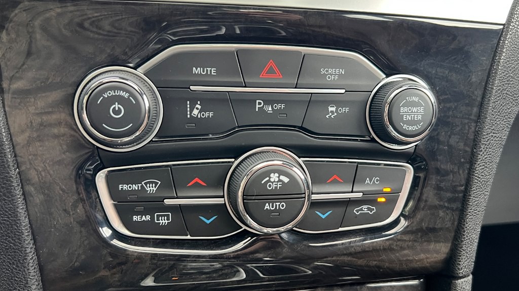 2020 Chrysler 300 Image 19