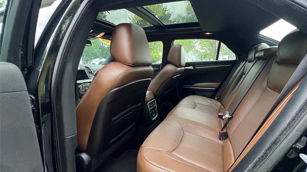 2020 Chrysler 300 Image 25