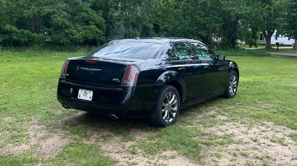 2014 Chrysler 300 Image 3