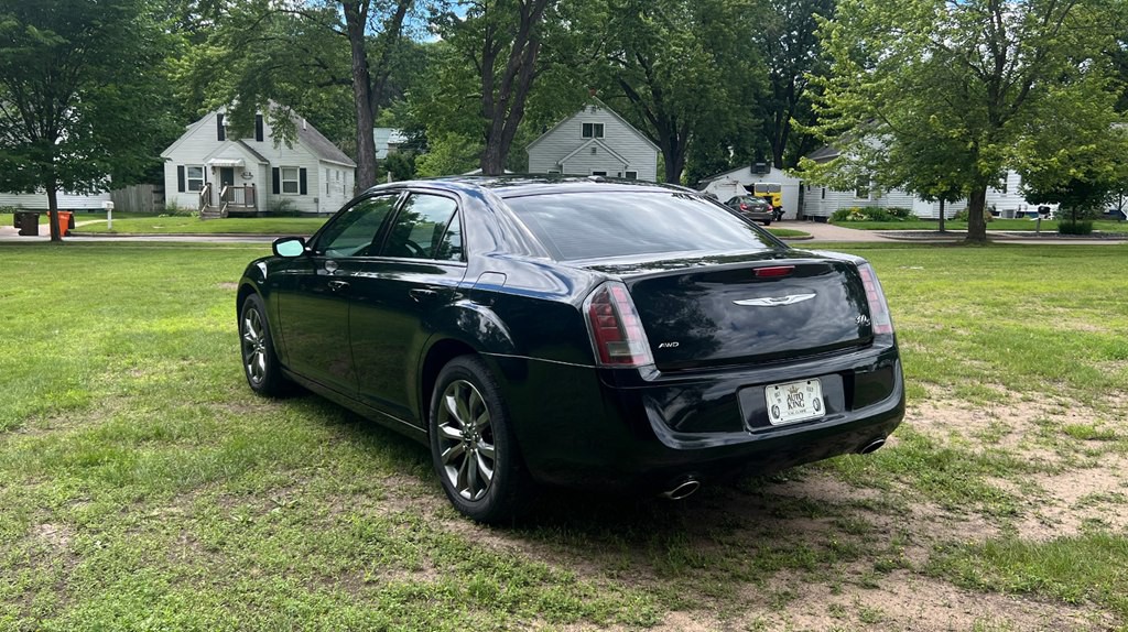 2014 Chrysler 300 Image 5