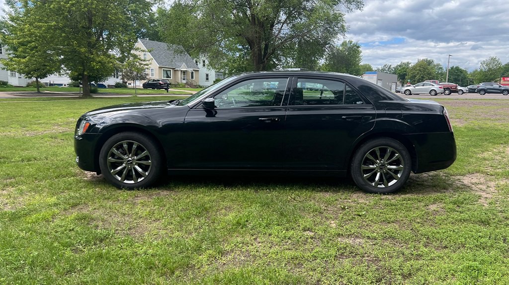 2014 Chrysler 300 Image 6